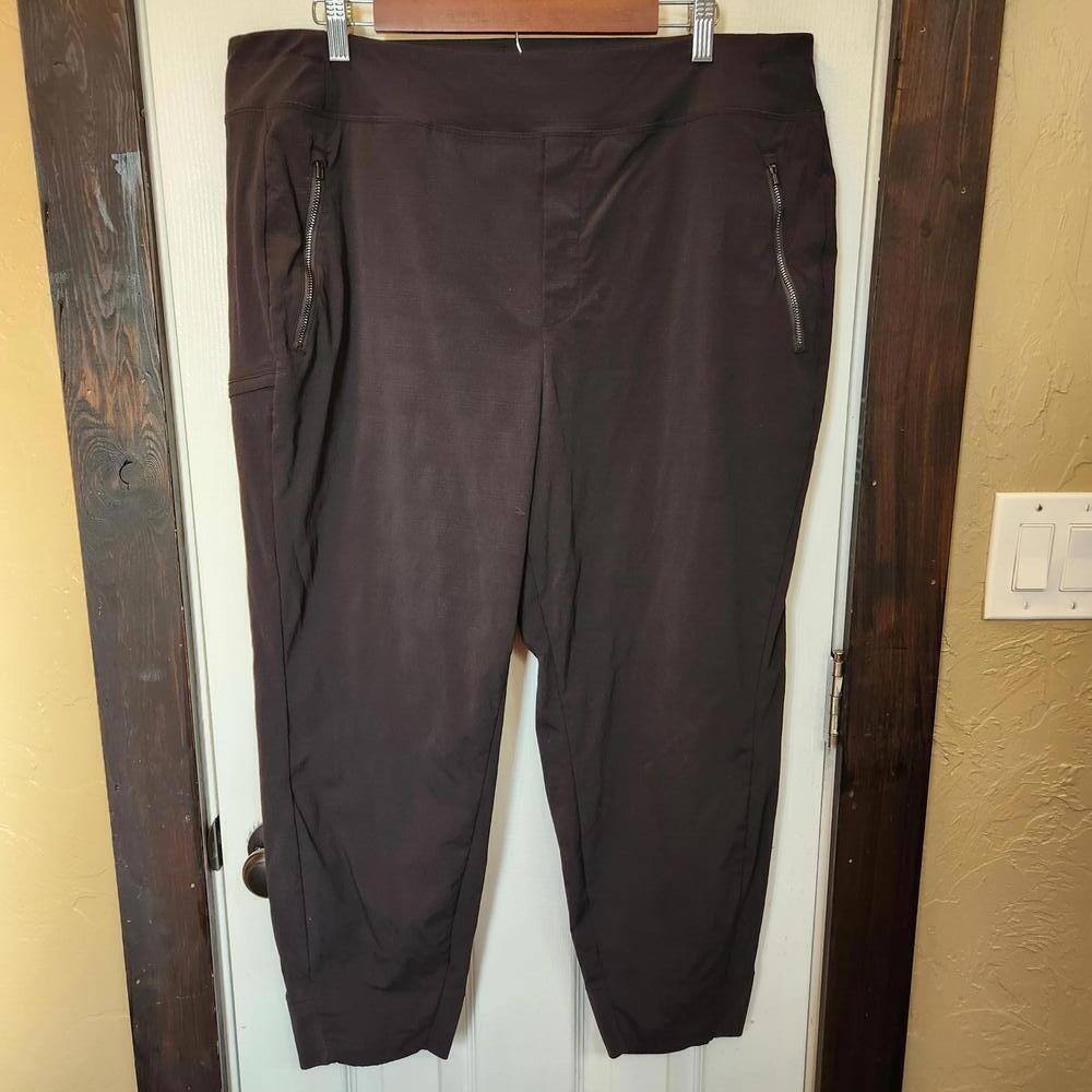 Athleta Women's Trekkie North Jogger in Black- size 18